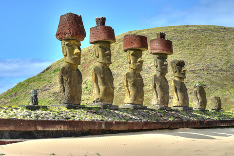 Rapa Nui  Besuch – Die Steinstatuen auf der Osterninsel in Kombination mit einer Peru Reise der BCT-Touristik.