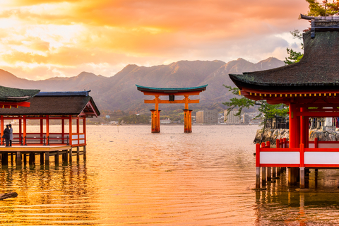 Miyajima – Heiliger Torri Schrein im Sonnenuntergang