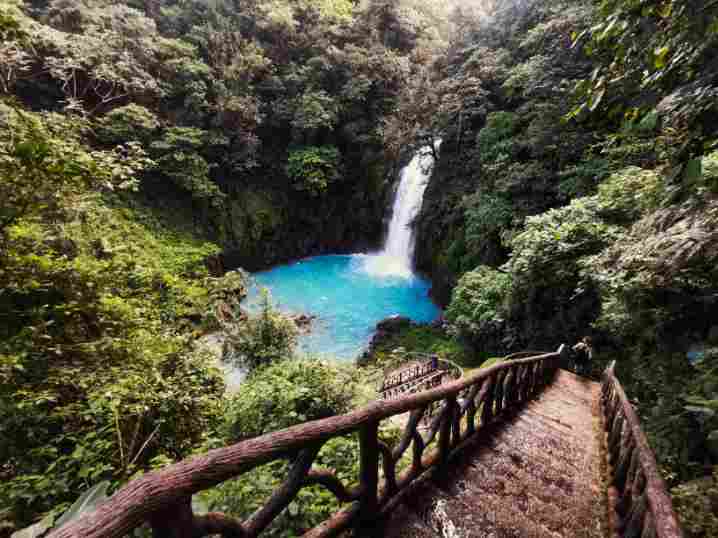 Beeindruckender Wasserfall im Volcan Tenorio Nationalpark