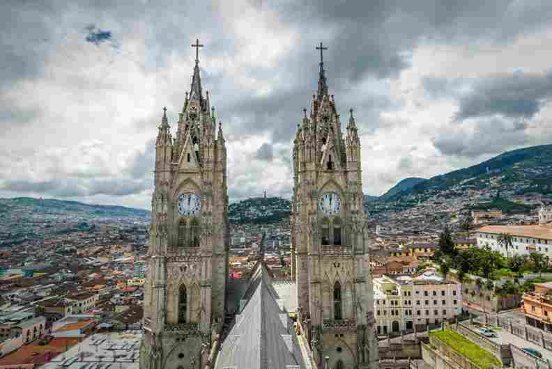 Gotische Architektur der Basilica del Voto Nacional in Quito, Ecuador