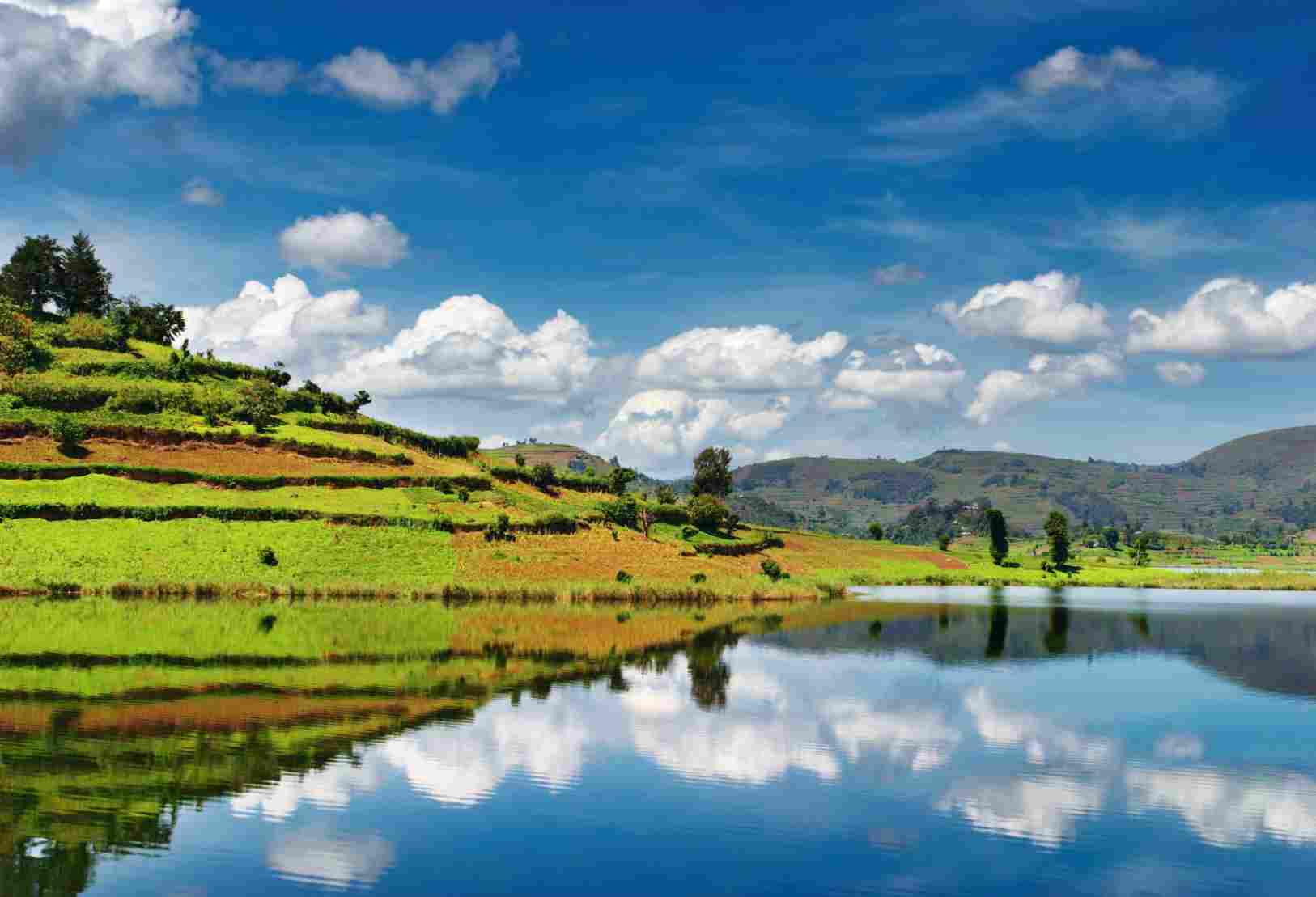 Friedliche Landschaft am Bunyonyi Bergsee in Uganda